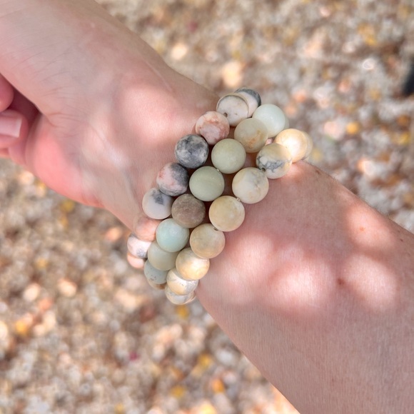 Handmade stone beaded stretchy bracelets - Picture 2 of 3